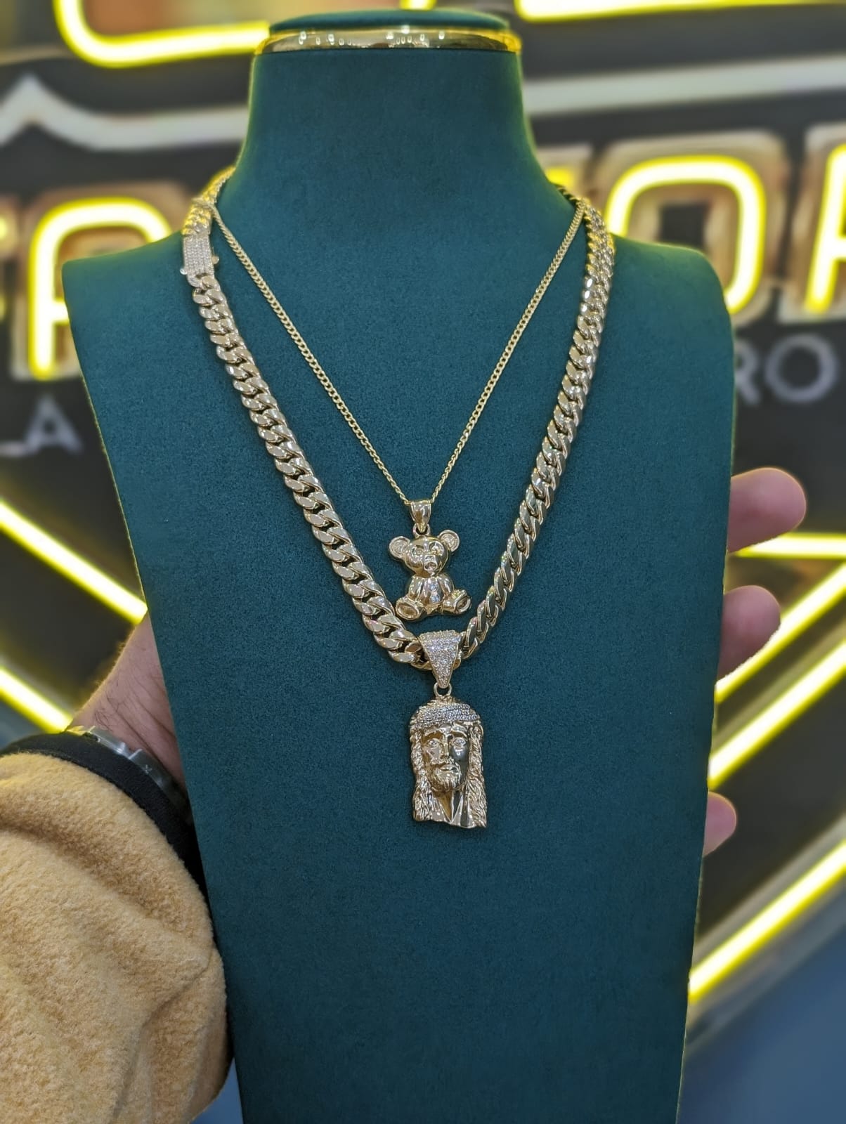 14k Semi Solid with jesus face *FREE TEDDY BEAR CHAIN*